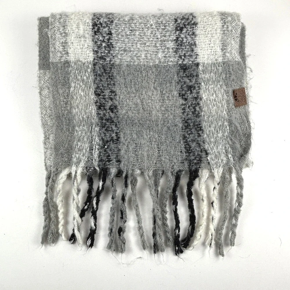 C&C California Plaid Scarf Womens OS Grey Fuzzy‎ Fringe Winter Cozy Soft Warm